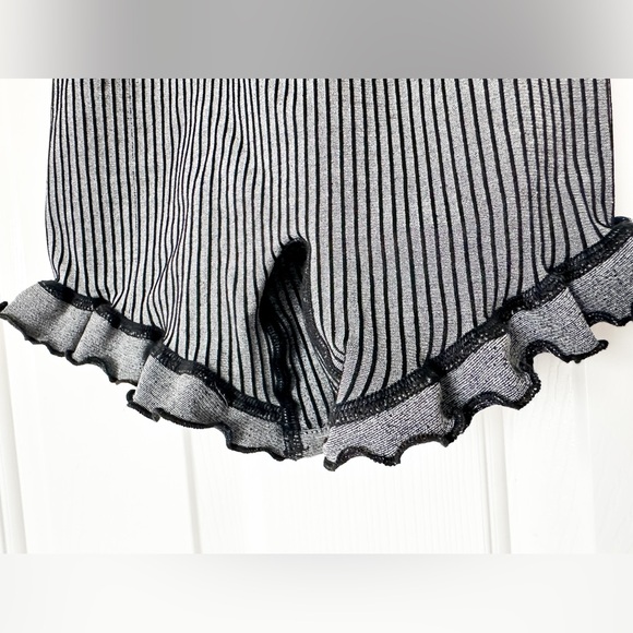 FREE PEOPLE MOVEMENT Women’s Athletic Shorts Black/White - Size XSmall/Small - Picture 3 of 8